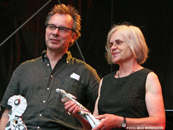Laudator Eckhard John und Barbara Boock mit Ehren-Ruth 2014 für ihre Arbeit im DVA * Foto: Ingo Nordhofen