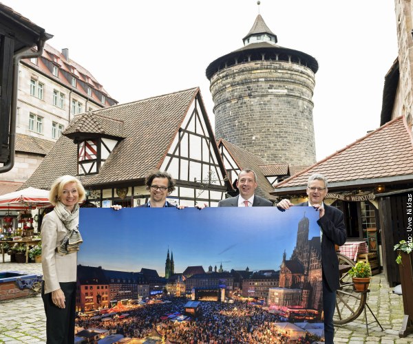 Vierzig Jahre Bardentreffen (Festivalleiter Rainer Pirzkall 2. v. l.) * Foto: Uwe Niklas