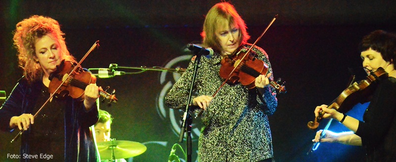 Liz Knowles, Liz Carroll und Liz Doherty * Foto: Steve Edge