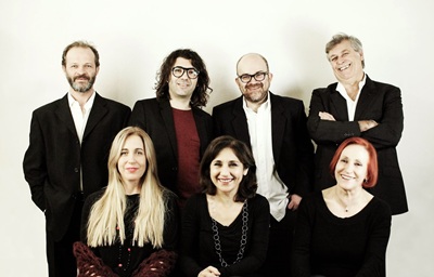 Il Nuovo Bella Ciao v. l. o. n. r. u.: Gigi Biolcati, Andrea Salvadori, Alessio Lega, Riccardo Tesi, Ginevra Di Marco, Elena Ledda, Lucilla Galeazzi