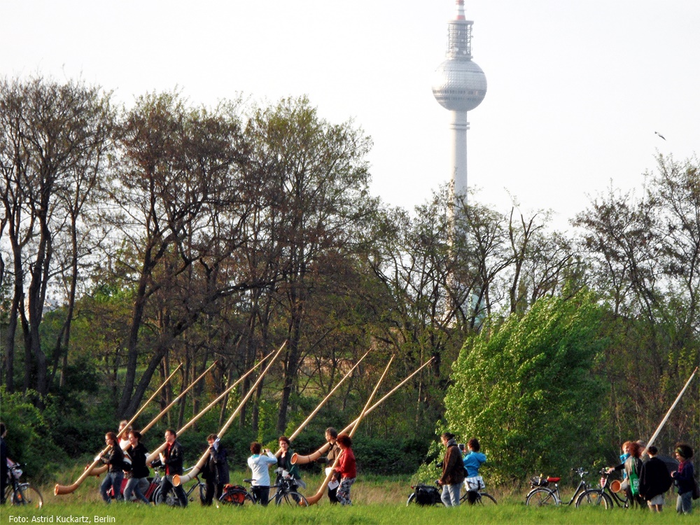 Berliner Alphornorchester * Foto: Astrid Kuckartz, Berlin