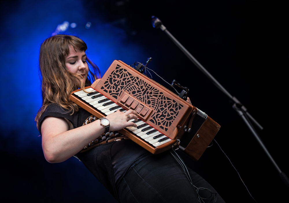 Mairearad Green beim Rudolstadt-Festival 2017* Foto: Matthias Kimpel