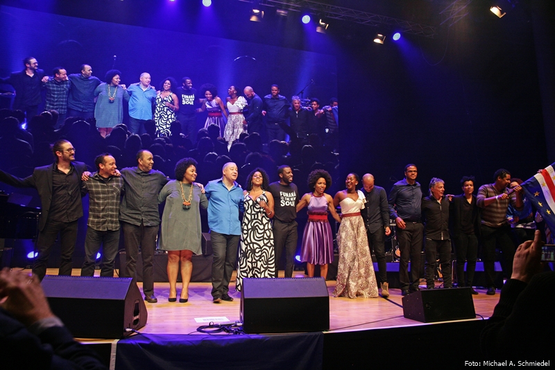 Cesaria Evora Orchestra * Foto: Michael A. Schmiedel