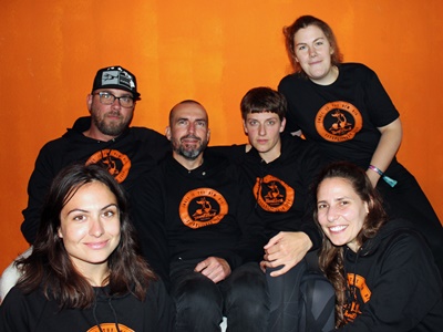 Jörg Tresp (Mitte li.) mit seinem Team * Foto: Ulla Tresp