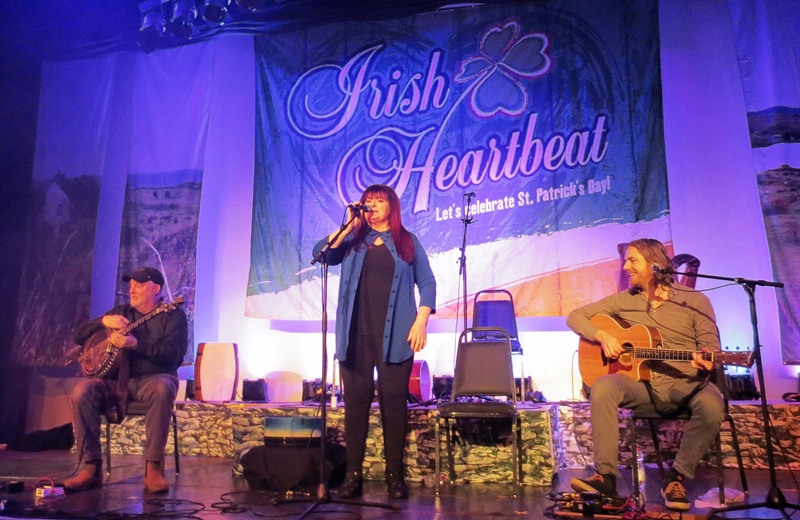  Geraldine MacGowan mit (v. r.) Kevin Griffin und Seán Earnest beim 30. Irish Heartbeat Festival