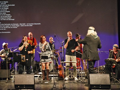 Songposium zu Woodstock in Rudolstadt 2019 * Foto: Silvia Hauptmann Songposium zu Woodstock in Rudolstadt 2019 * Foto: Silvia Hauptmann