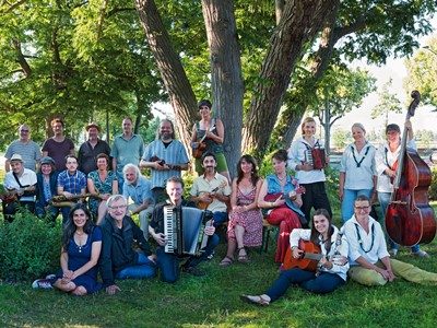 Edelweißpiratenfestival, Gruppenfoto - Jan Krauthäuser, vordere Reihe, 1. v. l. * Foto: Schmitz & Hartmann, gruppenfoto.de