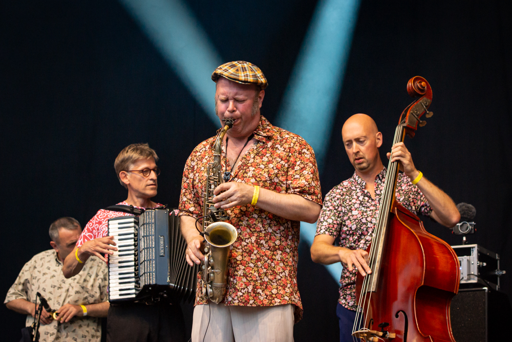 Amsterdam Klezmer Band & Söndörgö