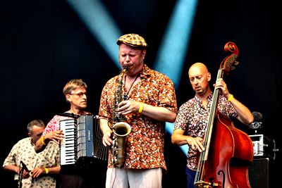 Amsterdam Klezmer Band & Söndörgö