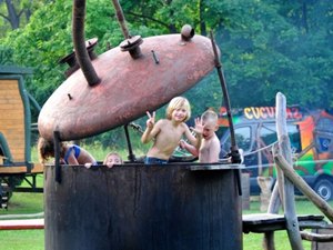 Kinder im Kochtopf (Kinderfest Heinepark)