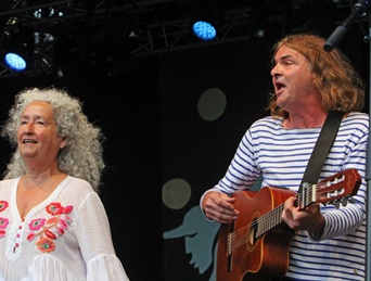 Nora Guthrie und Wenzel (Die Erde ist da für dich und mich)