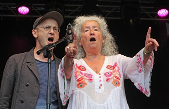 Steffen Mensching und Nora Guthrie (Die Erde ist da für dich und mich)